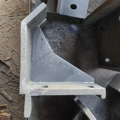 Fourniture de pièces moulées résistantes à la chaleur à haut chrome personnalisées pour plaques de grille de refroidisseur de grille